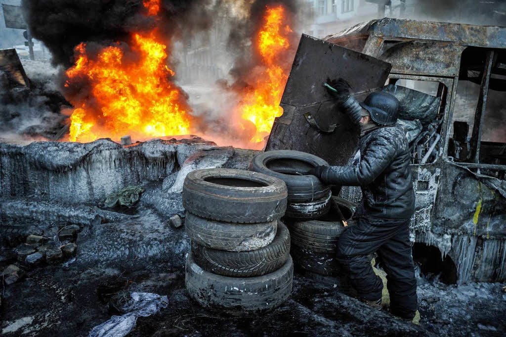 Die Straenschlachten in der Ukraine halten an.