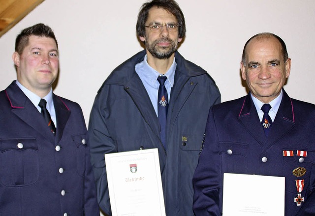 Verdiente Feuerwehrmnner (von links):...i ehrte Jrg Huber und Hubert Bchle.   | Foto: Gerd Leutenecker