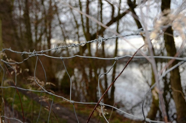 Hinter Zaun und Stacheldraht: Mit den ...gestern die  Gemeinderte beschftigt.  | Foto: Martin Herceg