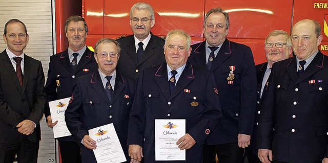 Ehrung bei der  Feuerwehr Weisweil: F...euerwehrehrenzeichen in Gold vergeben.  | Foto: Ilona Hge