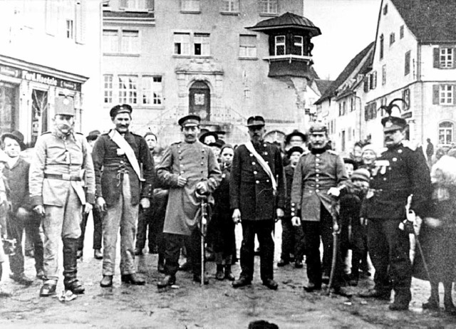 Die Lffinger Narrenpolizei, eine Abte...r Laternenbrder,  aus dem Jahr 1913.   | Foto: Privat