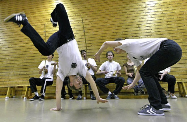 Im Vordergrund: Janosch Blumenstein un... wichtig &#8211; ist die Musik-Truppe.  | Foto: Michael Bamberger