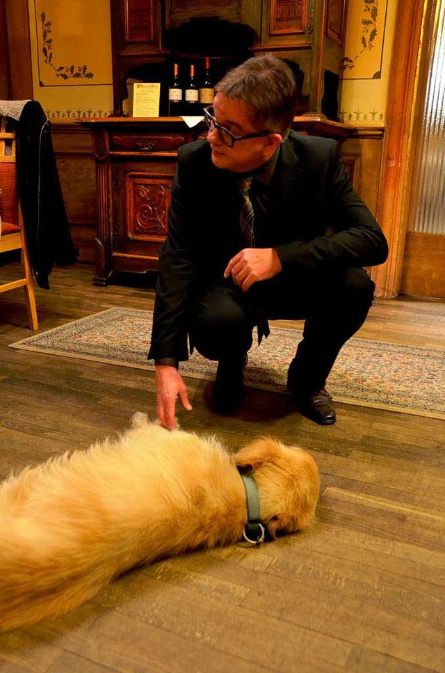 Wolf trifft Hund: Landtagsprsident Gu...lf zu Besuch in der Lahrer Dammenmhle  | Foto: Martin Herceg