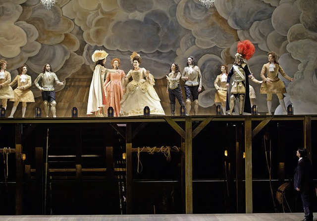 Absteig und Fall auf dem Theater: Cecilia Bartoli (Mitte) als Alcina   | Foto: Monika Rittershaus