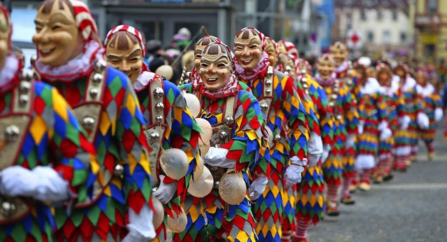 Oh, du frohe Fasnachtszeit: Bunt wird&#8217;s beim groen Umzug in Lahr.   | Foto: Christoph Breithaupt