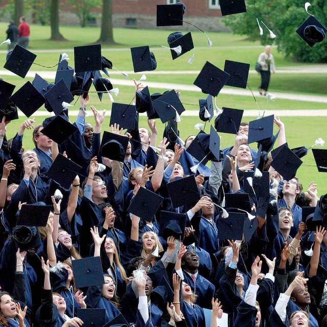 Studenten der International University Bremen bei der Graduiertenfeier  | Foto: ddp