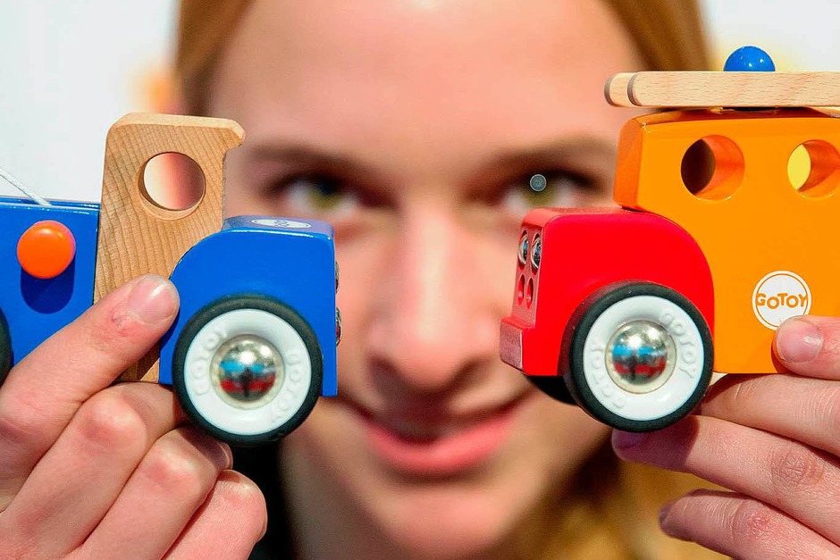 Klassische Holzautos des dänischen Herstellers Gotoy (Foto: dpa) Klassische Holzautos des dänischen Herstellers Gotoy (Foto: dpa)