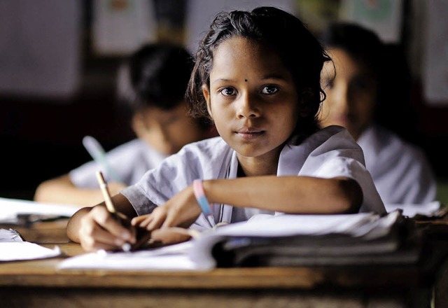 Nicht jedem Kind in Bangladesch ist de...Kindern fr ein Jahr den Schulbesuch.   | Foto: DPA