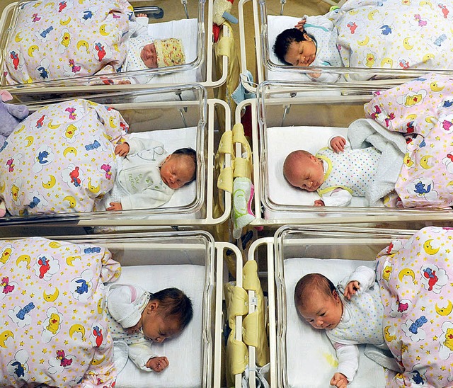Trotz permanent sinkender Geburtenrate...nkenhaus Emmendingen geborenen Kinder.  | Foto: DPA