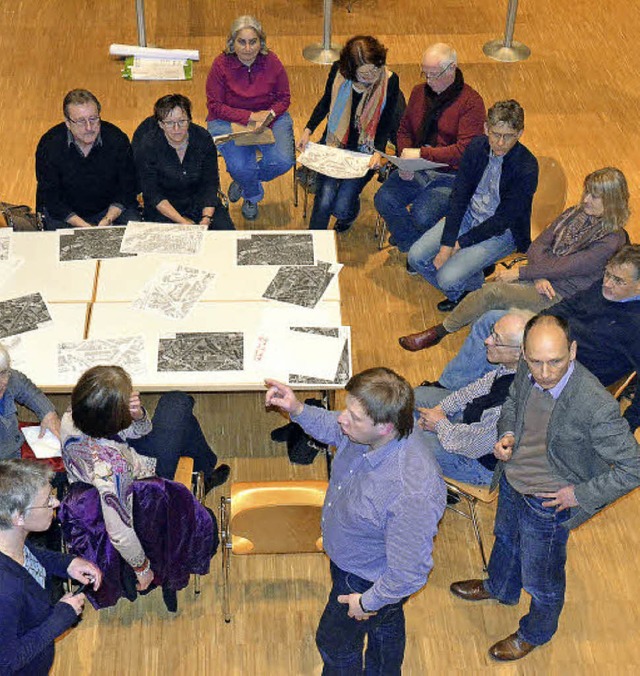 Bei der ersten Brgerwerkstatt zu Verk...bnisorientiert an Lsungen gearbeitet.  | Foto: Ingrid Bhm-Jacob