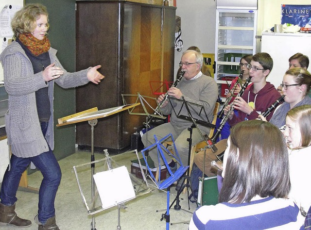 Die Trachtenkapelle Altglashtten prob...t die  &#8222;Drflemer Musik&#8220;.   | Foto: Tina Httich