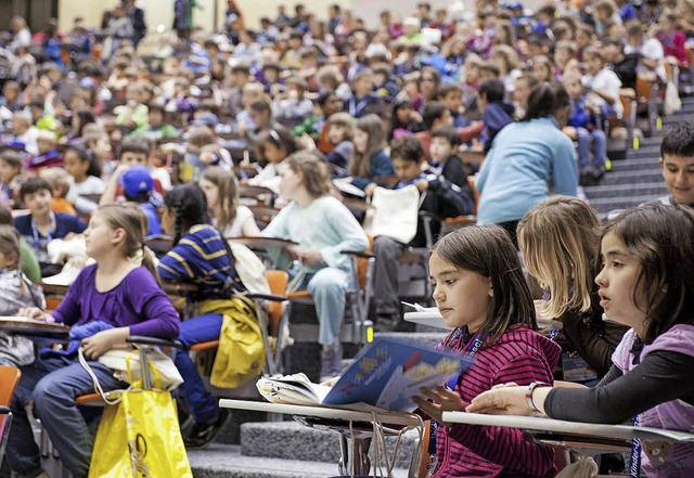 Bei den Vorlesungen fr Kinder ist der Hrsaal voll.  | Foto: Christian Flierl