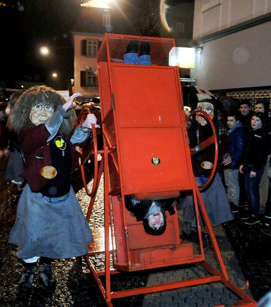 Der Nachtumzug in Lahr bietet ein buntes, ausgelassenes Narrenspektakel.