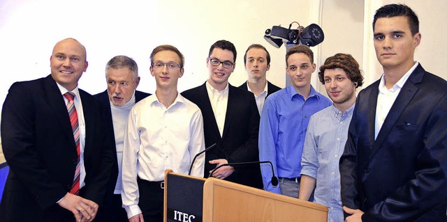 Sechs junge Leute der Kerschensteiner-...stoph Huss und daneben Armin Buerle.   | Foto: Babeck-Reinsch