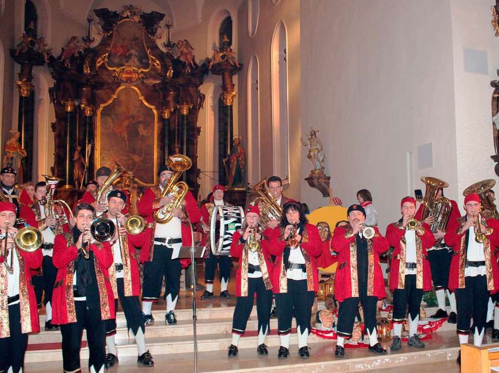 Narrenmesse mit Guggenmusik am Samstag: Die Predigt in Reimform von Pfarrer Christof Scherer und auch die Liturgie unterschieden sich von einer gewhnlichen Messe.