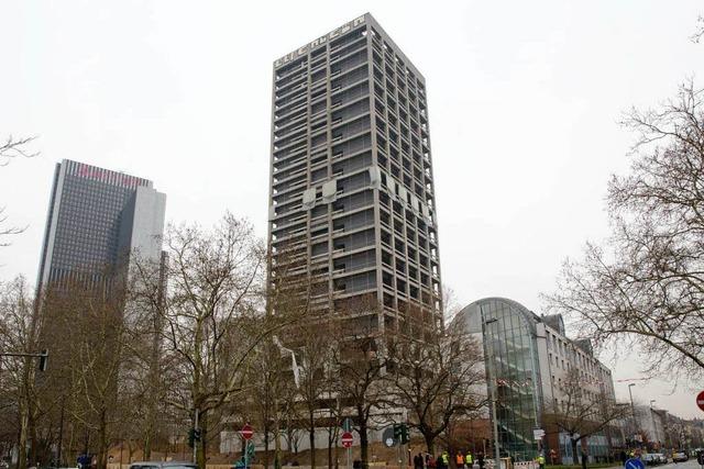 Fotos: Frankfurter Uniturm gesprengt
