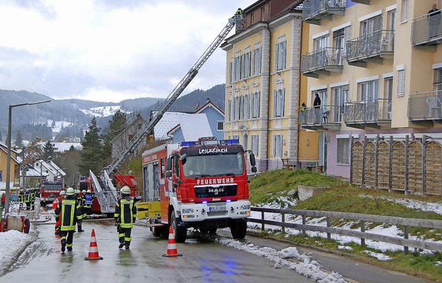 Grobung der Gesamtfeuerwehr  Lenzkir...lten- und Pflegeheimes St. Franziskus.  | Foto: Horst A. Bss