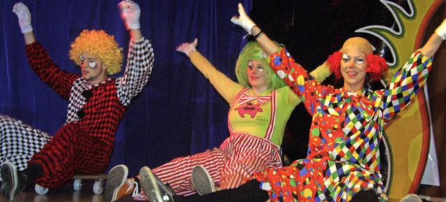 Die Clowns auf Rollbrettern zeigten eine begeisternde Choreographie.   | Foto: Mann