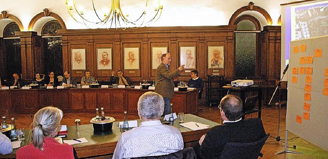 In einer konstituierenden Sitzung im B...dem Vorsitz von Edwin Dreher in Gang.   | Foto:  Stadt Waldkirch
