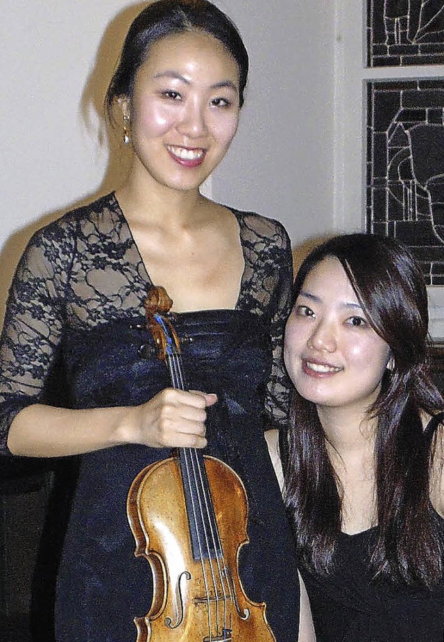 Ein harmonisches Duo: Jihye Seo (Violine) und Miji Cho (Klavier) im Brgersaal    | Foto: Michael Gottstein
