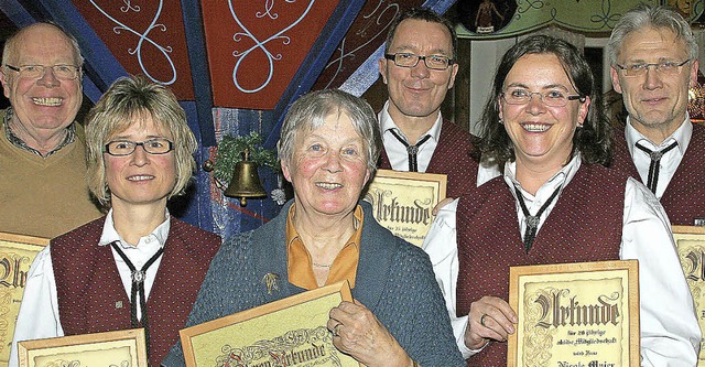 Der Musikverein Oberhof ehrte Mitglied...le Maier (20) und Herbert Fleck (35).   | Foto: frse