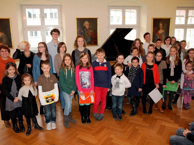 Geschafft! Nach dem Konzert stellten sich alle Mitwirkenden zum Gruppenfoto.  | Foto: Dagmar Barber