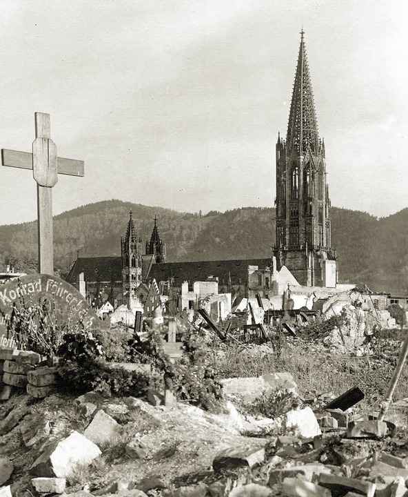 Freiburg war nach dem Luftangriff ein Tr�mmerfeld.  | Foto: Hans Sigmund (Archiv)
