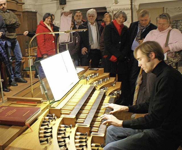 Ganz nah dran  am  Organisten:  Johann...m Konzertabschuss auf die Empore ein.   | Foto: Chris Rtschlin