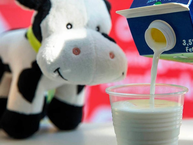 Mehr Einfluss bei der Vermarktung und ...die Molkerei Schwarzwaldmilch liefern.  | Foto: dpa