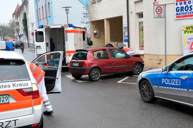 An einer Wand  endete die Fahrt einer ...zu heftig aufs Gaspedal gerutscht war.  | Foto: Helmut Seller