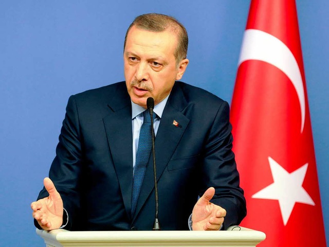 Recep Tayyip Erdogan zieht die Zgel noch straffer.  | Foto: dpa