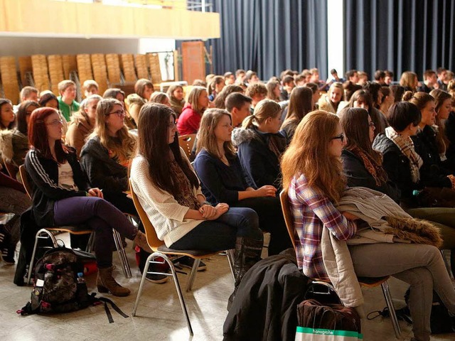 Gespannte Zuhrer in der MPG-Aula  | Foto: Christoph Breithaupt