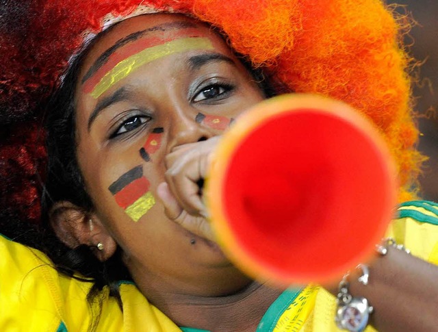 Fuballbegeisterung soll es auch in La...ber ohne Vuvuzelas, die verboten sind.  | Foto: ddp