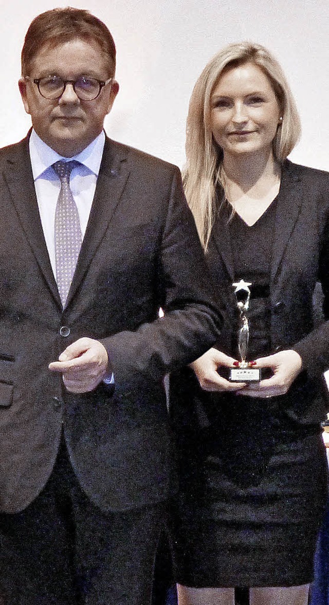 Anna Schandelmeier, Geschftsfhrerin ...ent Guido Wolf  den Hotel Stars Award.  | Foto: privat