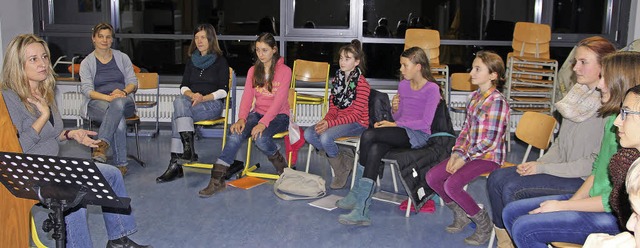 Drei Frauen - eine super Idee: Heike F...Gesangsunterricht fr Jugendliche an.   | Foto: Sabine Model