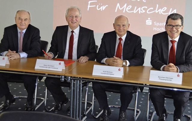 Der Vorstand der Sparkasse Hochrhein (... und Pressesprecher Bernhard Beringer   | Foto: Axel Kremp
