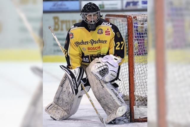 Eishockey-Torfrau Viona Harrer spielt im Liga-Alltag fr die Tlzer Lwen
