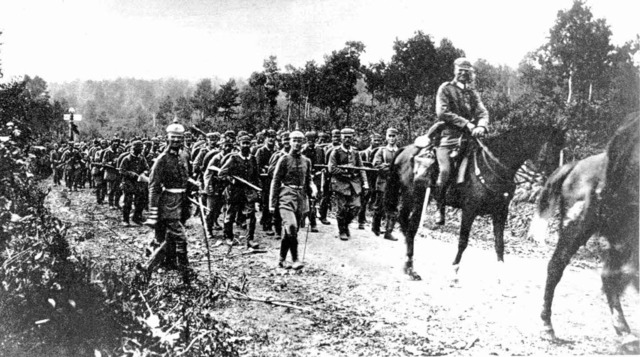 1914 berschreiten deutsche Truppen die franzsische Grenze.   | Foto: dpa