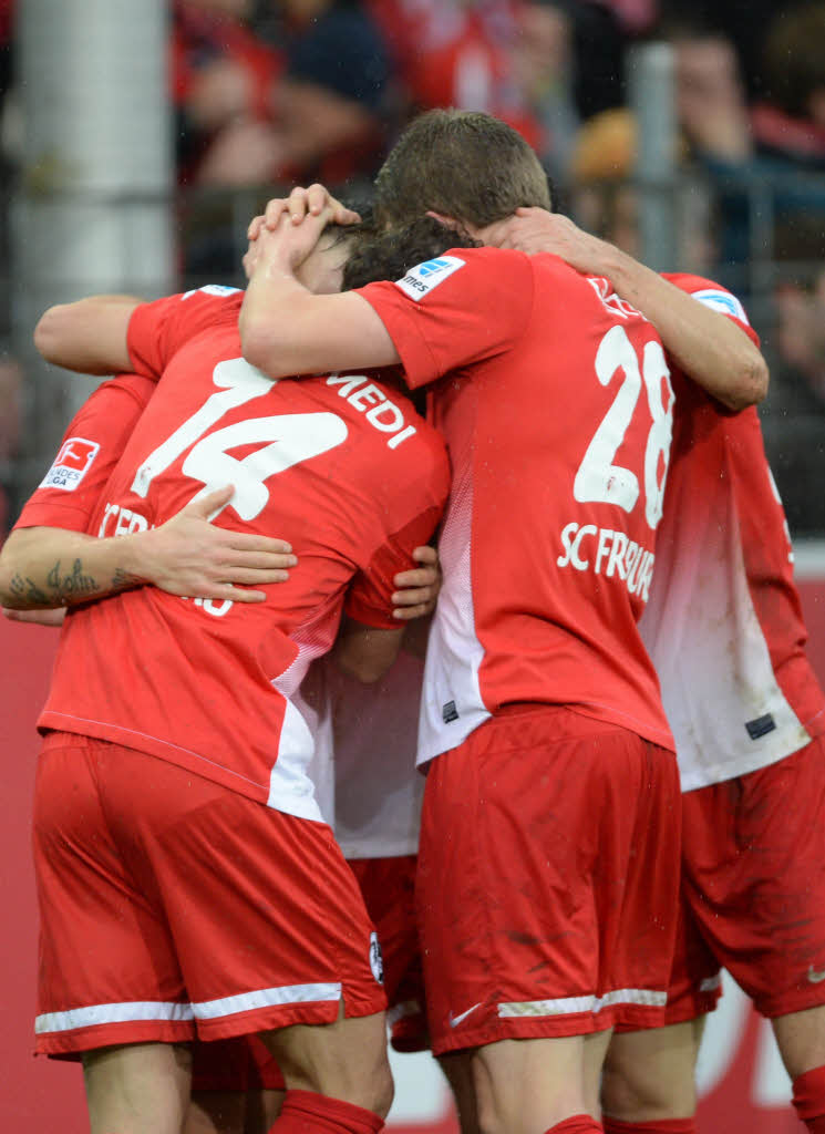 Im strmenden Regen hatte Freiburg den Sieg vor Augen.