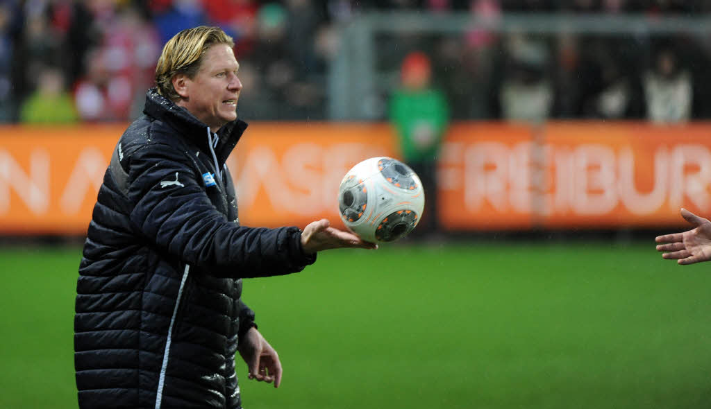 Im strmenden Regen hatte Freiburg den Sieg vor Augen.