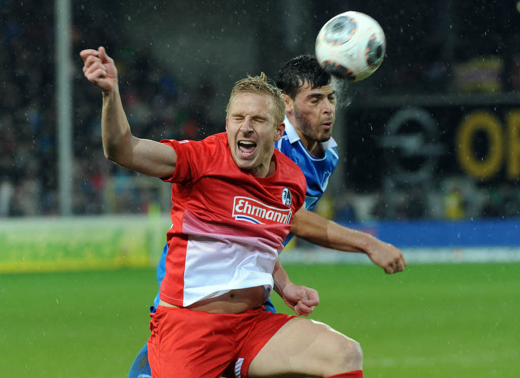 Im strmenden Regen hatte Freiburg den Sieg vor Augen.