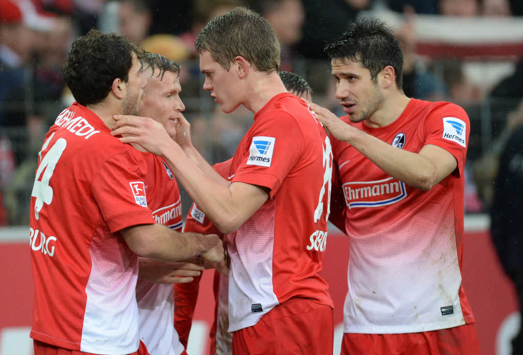 Im strmenden Regen hatte Freiburg den Sieg vor Augen.