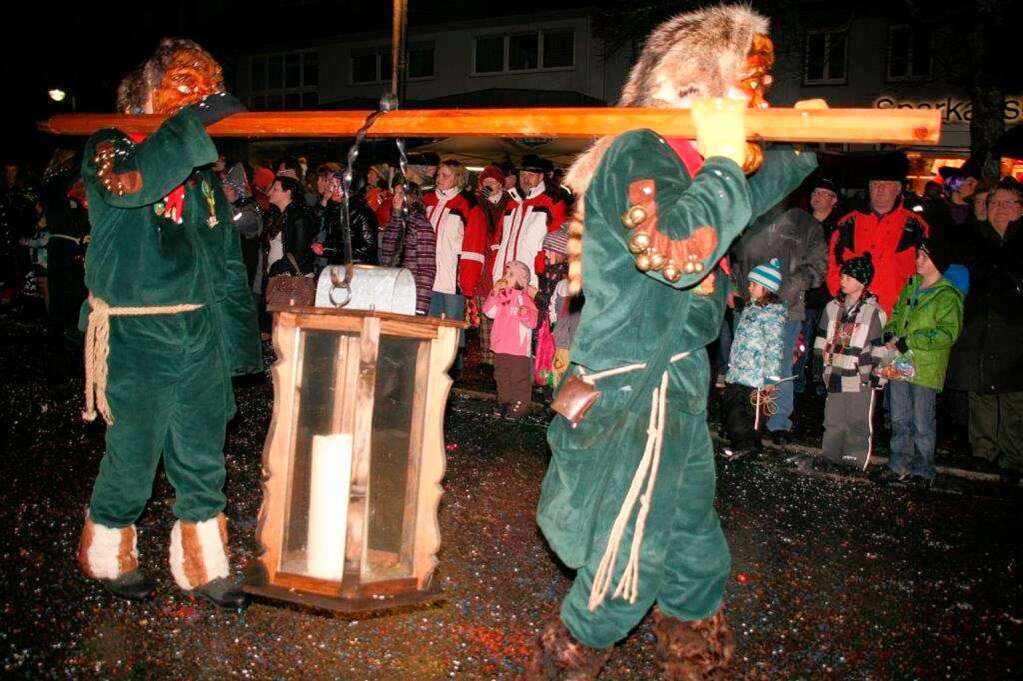 Hoch her ging es beim Nachtumzug in Grwihl, wie die Fotos von Peter Schtz zeigen.