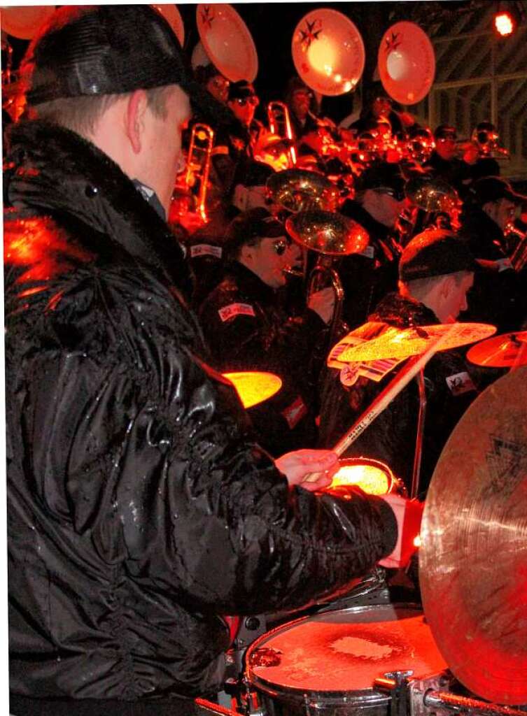 120 Guggemusiker aus Deutschland und der Schweiz brachten die Malteserhalle zum Kochen.