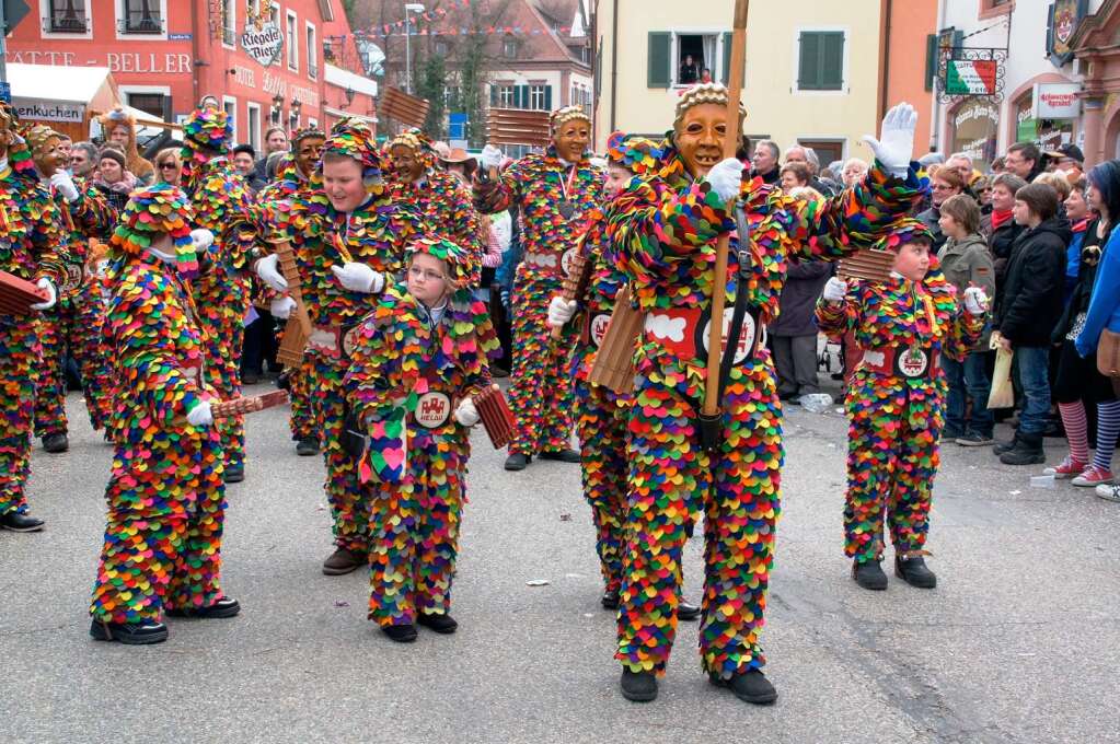 Groer Umzug beim Dreier-Treffen. Die Freiburger Fasnetrufer.