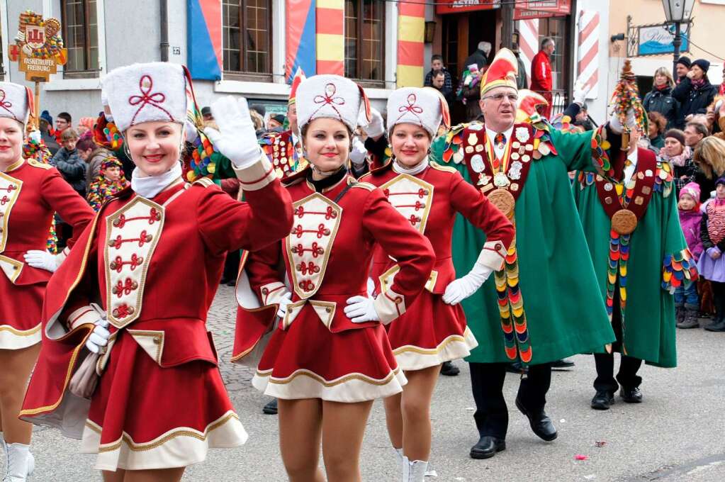 Groer Umzug beim Dreier-Treffen. Zunftrat und Hofstaat.