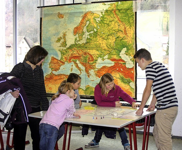 Ob Geographie oder  Schulkche: Beim E...Eltern mit ihren Kindern informieren.   | Foto: Heiner Fabry