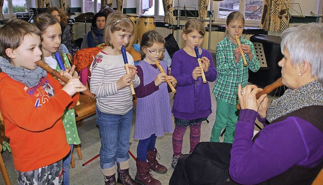Frh bt sich, wer ein groer Musiker ...felden mit Lehrerin Ingrid Rosendahl.   | Foto: Petra Wunderle
