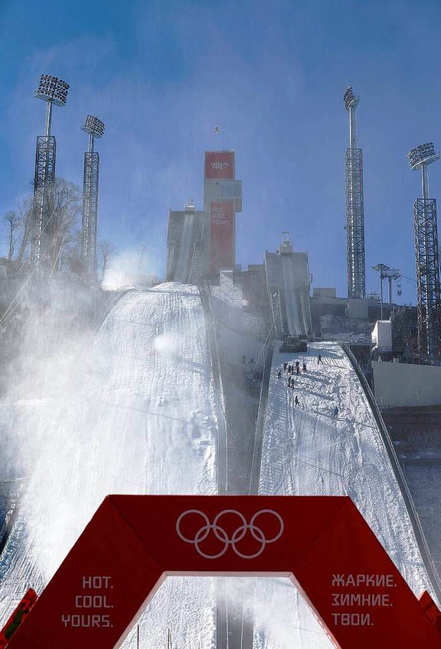 Aus dem Boden gestampft: Die Skisprunganlage Russki Gorki   | Foto: dpa
