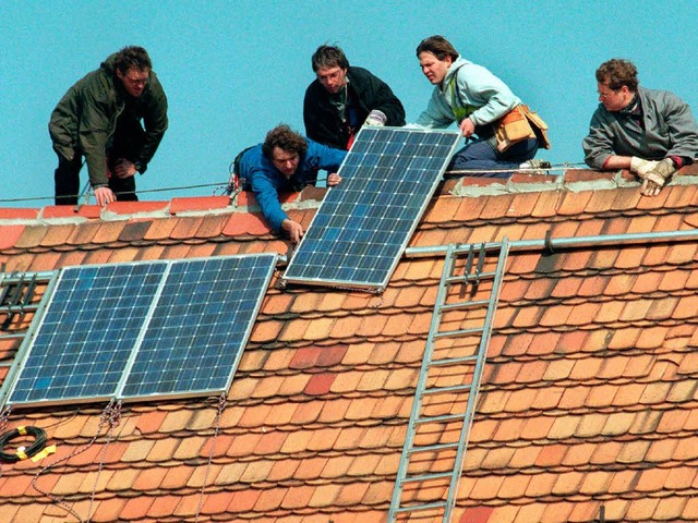 Die Montage von Solaranlagen wird bezuschusst.  | Foto: usage Germany only, Verwendung nur in Deutschland